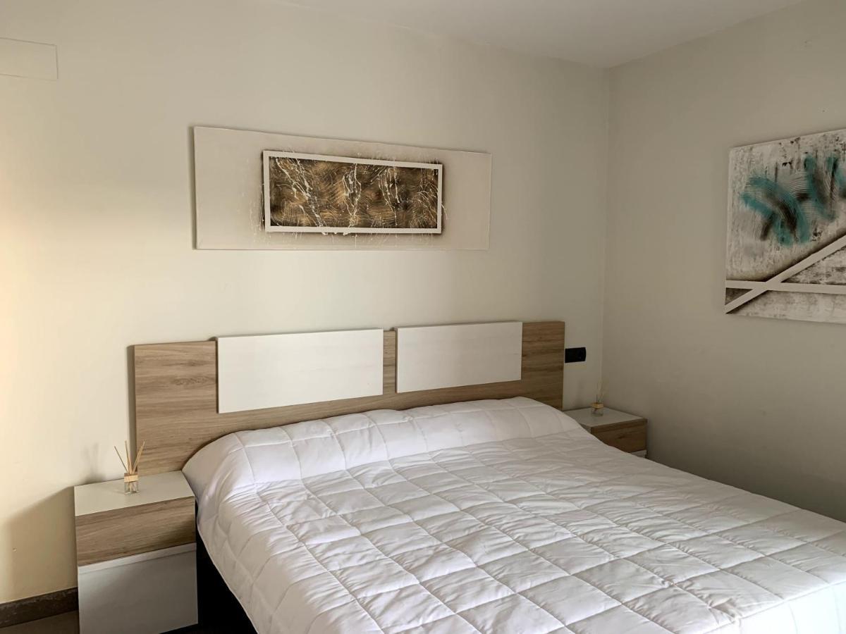 Apartamento Con Jardin En Primera Linea De Playa Con Parking Y Piscina Peñíscola Buitenkant foto